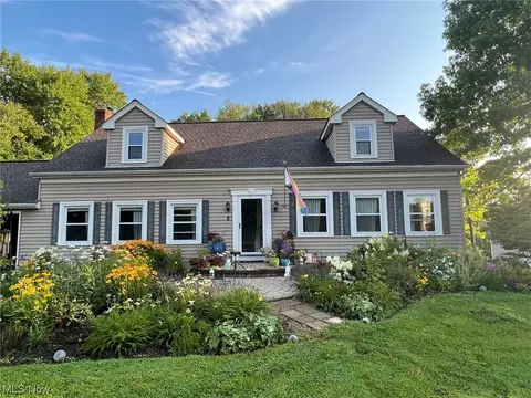 1429 Bell Rd, Chagrin Falls, OH 44022