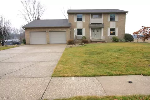 2124 Hillocke St, Louisville, OH 44641
