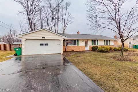 7225 Allendale Dr, Mentor, OH 44060