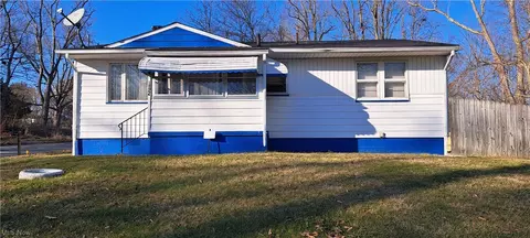 1802 E High, Youngstown, OH 44505