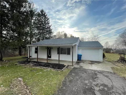 1928 Turkeyfoot Lake Rd, Barberton, OH 44203