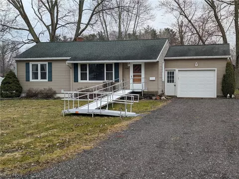 238 S Elm St, Jefferson, OH 44047