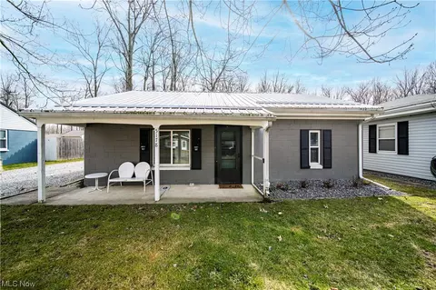 5178 University Dr, Geneva, OH 44041