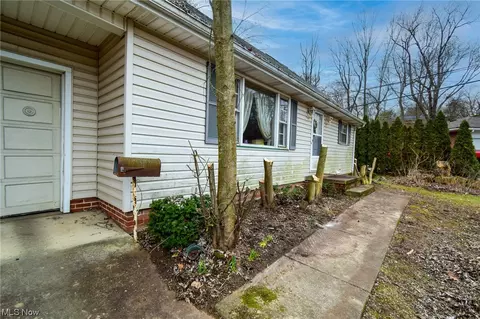 Exterior - 1805 Wexford NW, Canton, OH 44708 photo 5 of 8