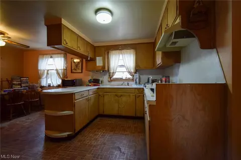 Kitchen - 1805 Wexford NW, Canton, OH 44708 photo 2 of 2