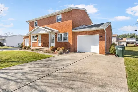 5741 Frank NW, North Canton, OH 44720