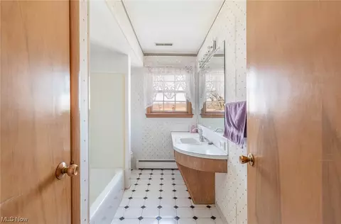Bath - 622 Matawan Ave, Campbell, OH 44405 photo 1 of 2