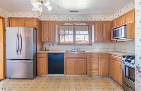Kitchen - 622 Matawan Ave, Campbell, OH 44405 photo 1 of 4