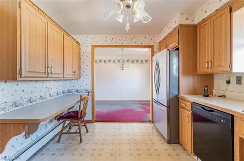 Kitchen - 622 Matawan Ave, Campbell, OH 44405 photo 3 of 4