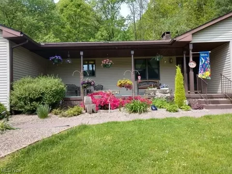 7078 Wolford Rd SE, Uhrichsville, OH 44683