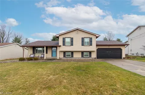 301 Paris Dr, Austintown, OH 44515