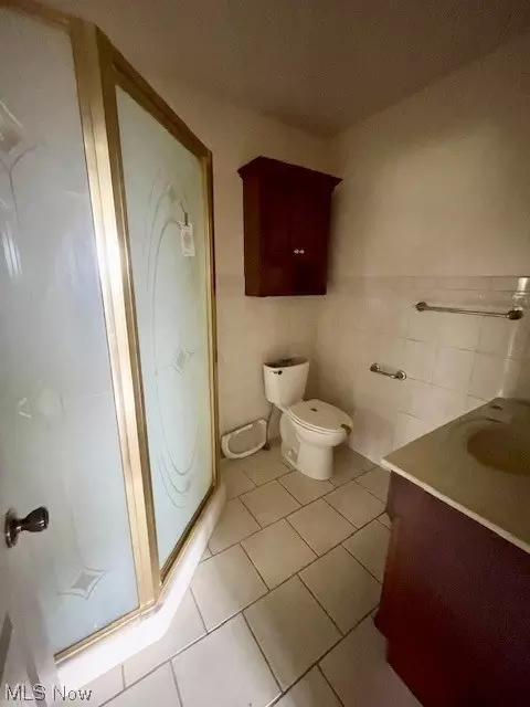 Bath - 198 Clearview Ave, Wheeling, WV 26003 photo 2 of 3