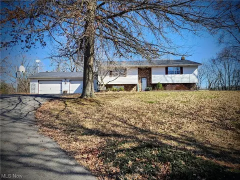 3007 Barth, Belpre, OH 45714