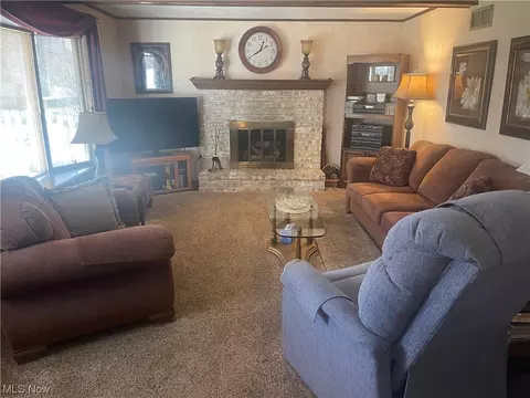 Living - 5517 Tracy Dr, Boardman, OH 44512 photo 2 of 4