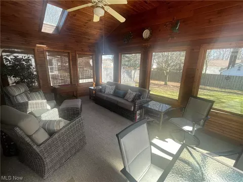 Living - 5517 Tracy Dr, Boardman, OH 44512 photo 3 of 4