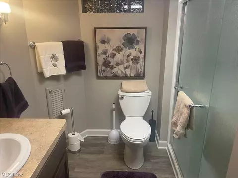 Bath - 5517 Tracy Dr, Boardman, OH 44512 photo 2 of 2