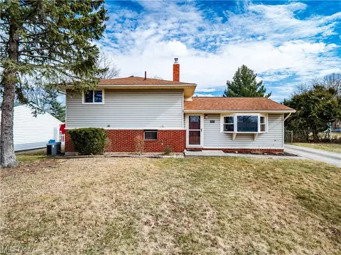 13375 Yager Dr, Strongsville, OH 44149