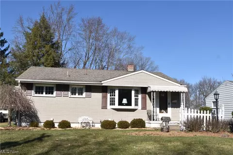 3324 Straley Ln, Youngstown, OH 44511