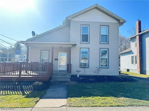 124 Eastwood St, Geneva, OH 44041