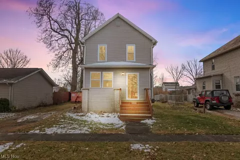 266 E Oregon Ave, Sebring, OH 44672