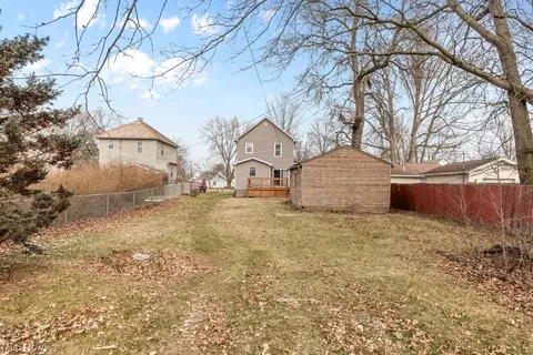 Exterior - 266 E Oregon Ave, Sebring, OH 44672 photo 4 of 8