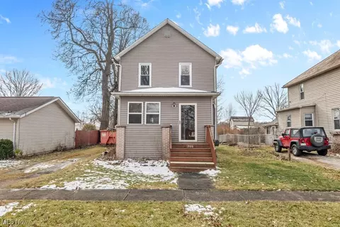 Exterior - 266 E Oregon Ave, Sebring, OH 44672 photo 5 of 8
