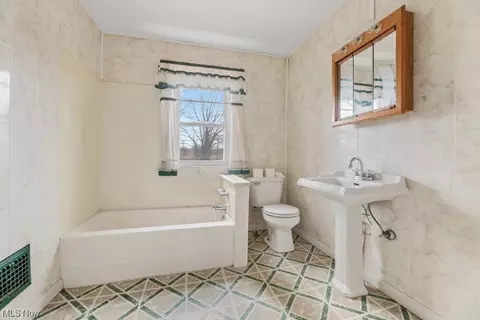 Bath - 266 E Oregon Ave, Sebring, OH 44672 photo 2 of 3