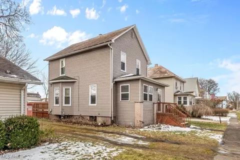 Exterior - 266 E Oregon Ave, Sebring, OH 44672 photo 6 of 8