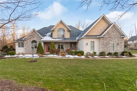 793 Crystalbrooke Dr, Hinckley, OH 44233