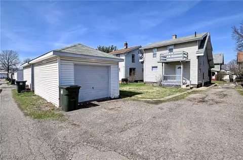 Exterior - 2824 5th St NW, Canton, OH 44708 photo 3 of 5