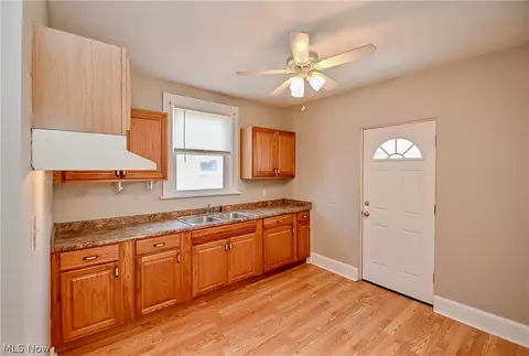 Entry Way - 2824 5th St NW, Canton, OH 44708 photo 2 of 2