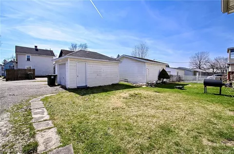 Exterior - 2824 5th St NW, Canton, OH 44708 photo 2 of 5