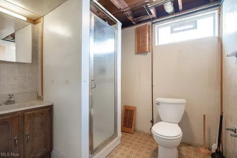 Bath - 6322 Ledgebrook Dr, Brook Park, OH 44142 photo 2 of 2