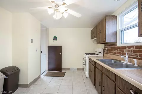 Kitchen - 6322 Ledgebrook Dr, Brook Park, OH 44142 photo 3 of 3