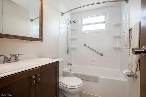 Bath - 6322 Ledgebrook Dr, Brook Park, OH 44142 photo 1 of 2