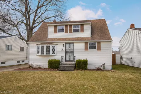 6322 Ledgebrook Dr, Brook Park, OH 44142