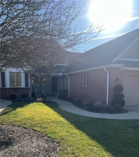 6260 Doral Dr NW, Canton, OH 44718