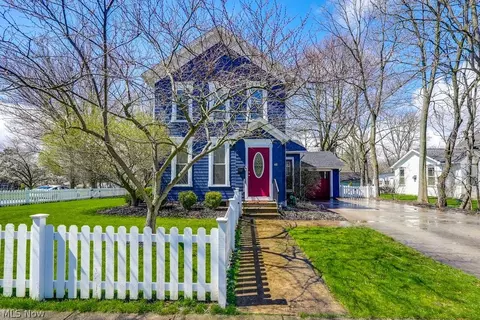 48 N Oviatt St, Hudson, OH 44236