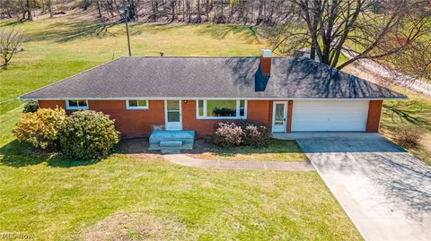 1291 Cassingham Hollow Dr, Coshocton, OH 43812