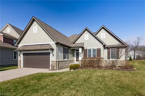 17583 Gates Lndg, Chagrin Falls, OH 44023