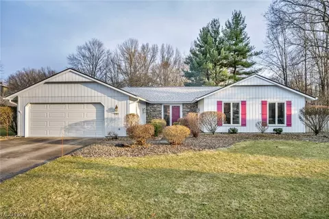 10811 Clear Brook Cir, Strongsville, OH 44149