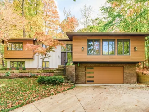 10714 Glen Forest Trl, Brecksville, OH 44141