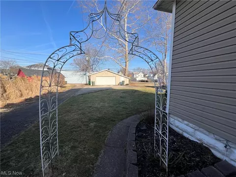 411 E 3rd St, Dover, OH 44622 photo 48