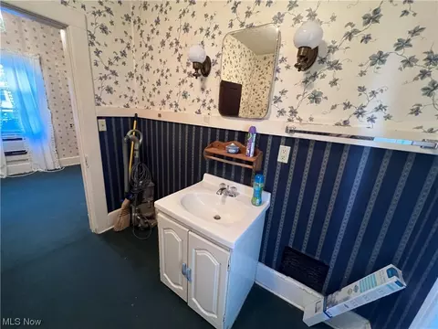 411 E 3rd St, Dover, OH 44622 photo 30
