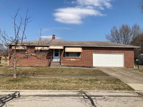 5929 Scarlet Oak Dr, Bedford Heights, OH 44146