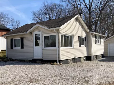 630 Roe Dr, Akron, OH 44319