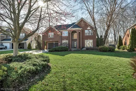 2424 Kenwyn Blvd, Avon, OH 44011