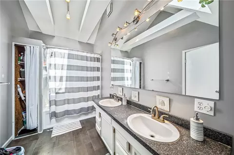Bath - 3211 River Rd, Perry, OH 44081 photo 1 of 4