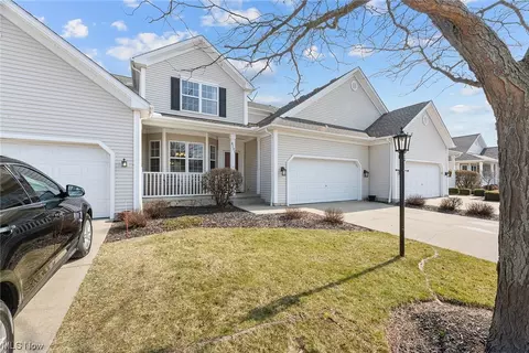 8785 Stuart Ln, Sagamore Hills, OH 44067