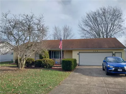 359 S Lake St, Amherst, OH 44001